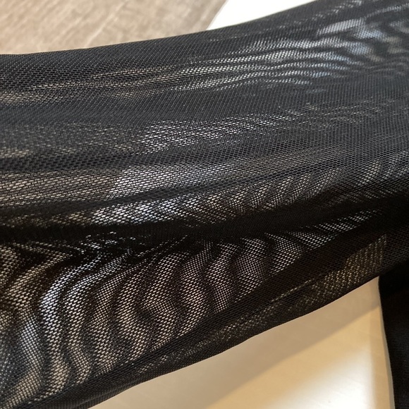 FRANK Lyman sheer sleeves top - Picture 4 of 5